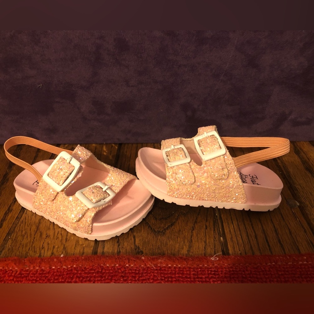 Size 4 sandal for baby girl - Picture 2 of 3